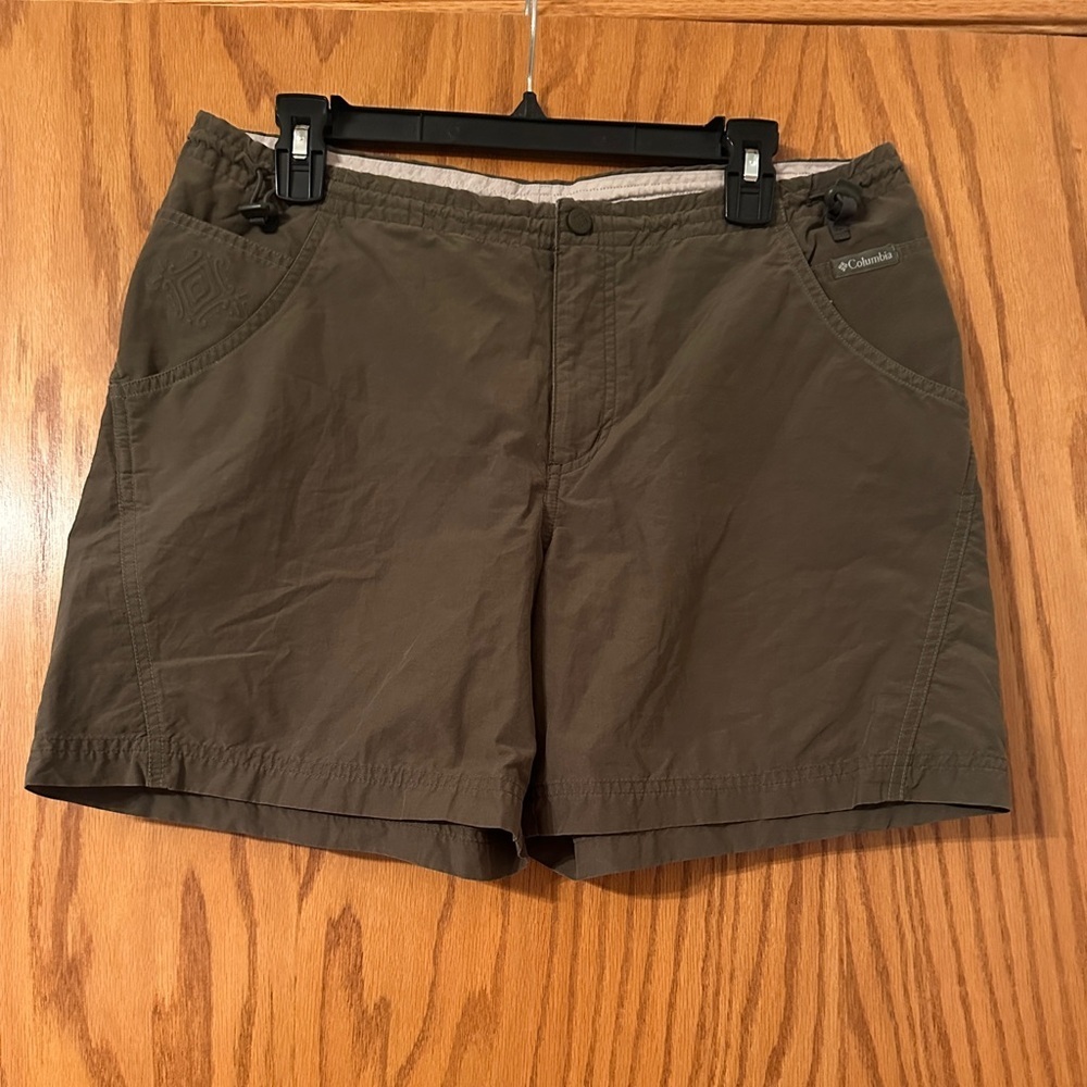 Columbia Olive Green Shorts - Size M